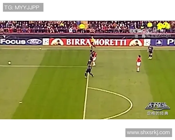 足球明星魅力瞬间尽显氛围感神图带你领略绿茵场上的精彩瞬间